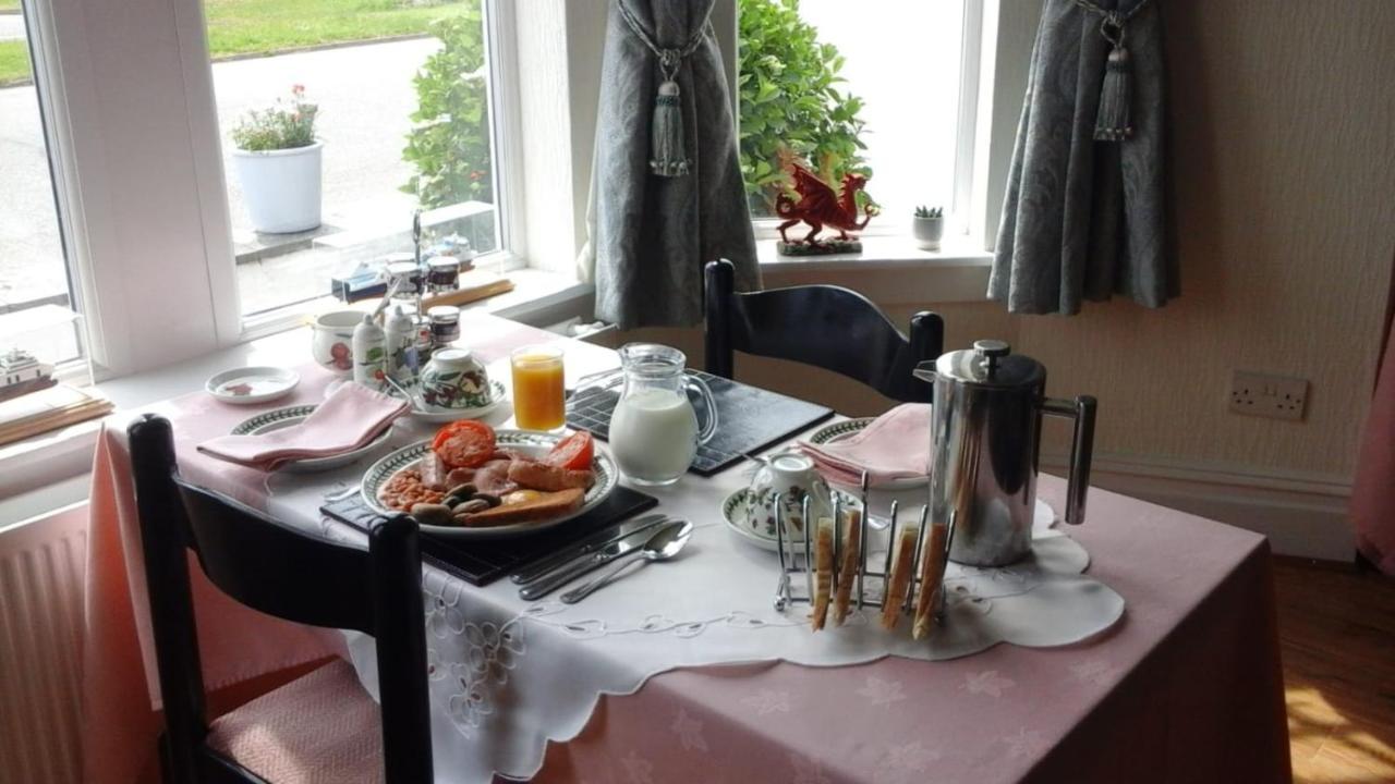Craig-Y-Mor Hotel Criccieth Eksteriør billede
